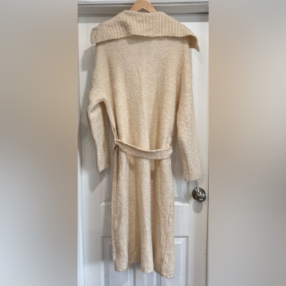 Express Soft Cream Belted Robe - Picture 5 of 7